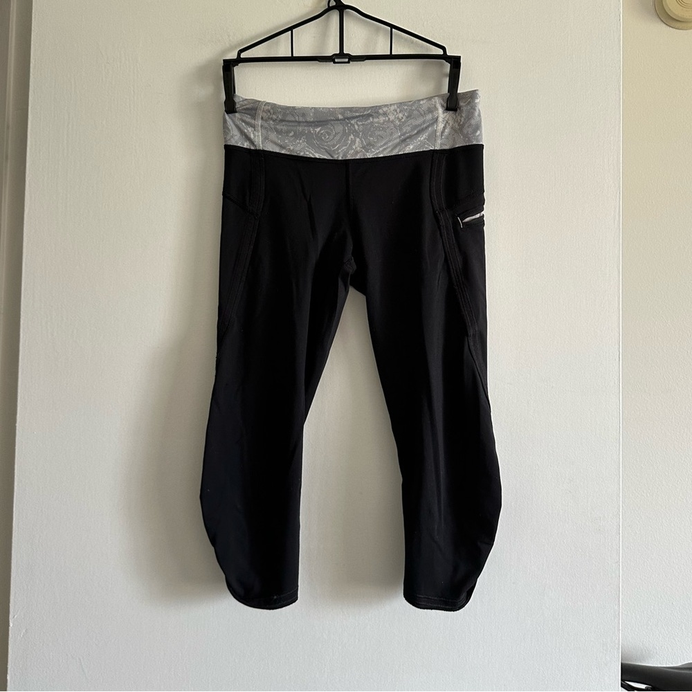 Lululemon Athletica Black/ Gray Floral Print Cropped Running Leggings size 4 EUC - Picture 1 of 8